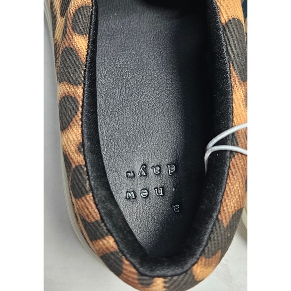 A New Day Reese Womens 6.5 Leopard Print Slip On Sneakers Memory Foam Brown New - Picture 4 of 12